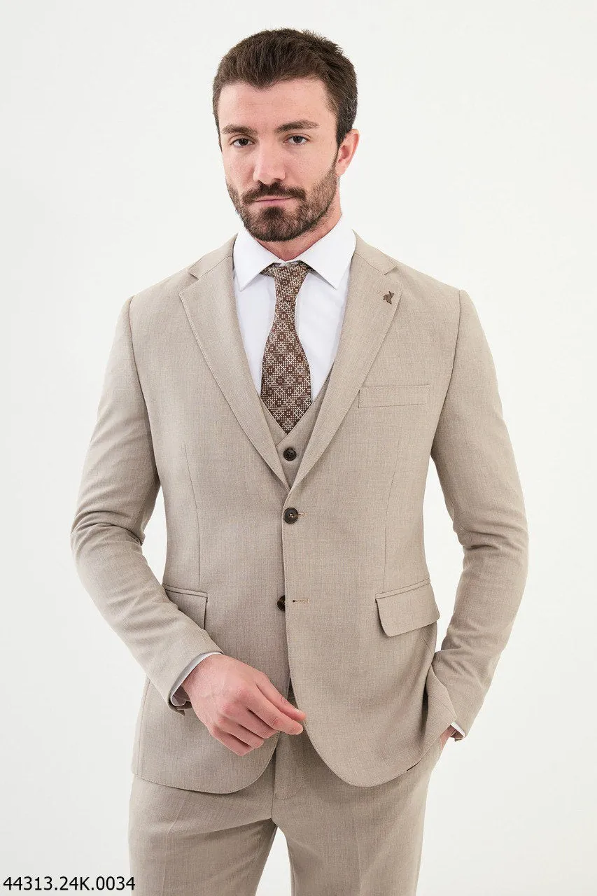 Men's Beige Three-Piece Suit – Elegant Winter Formal Wear for Weddings, Business, and Seasonal Celebrations.