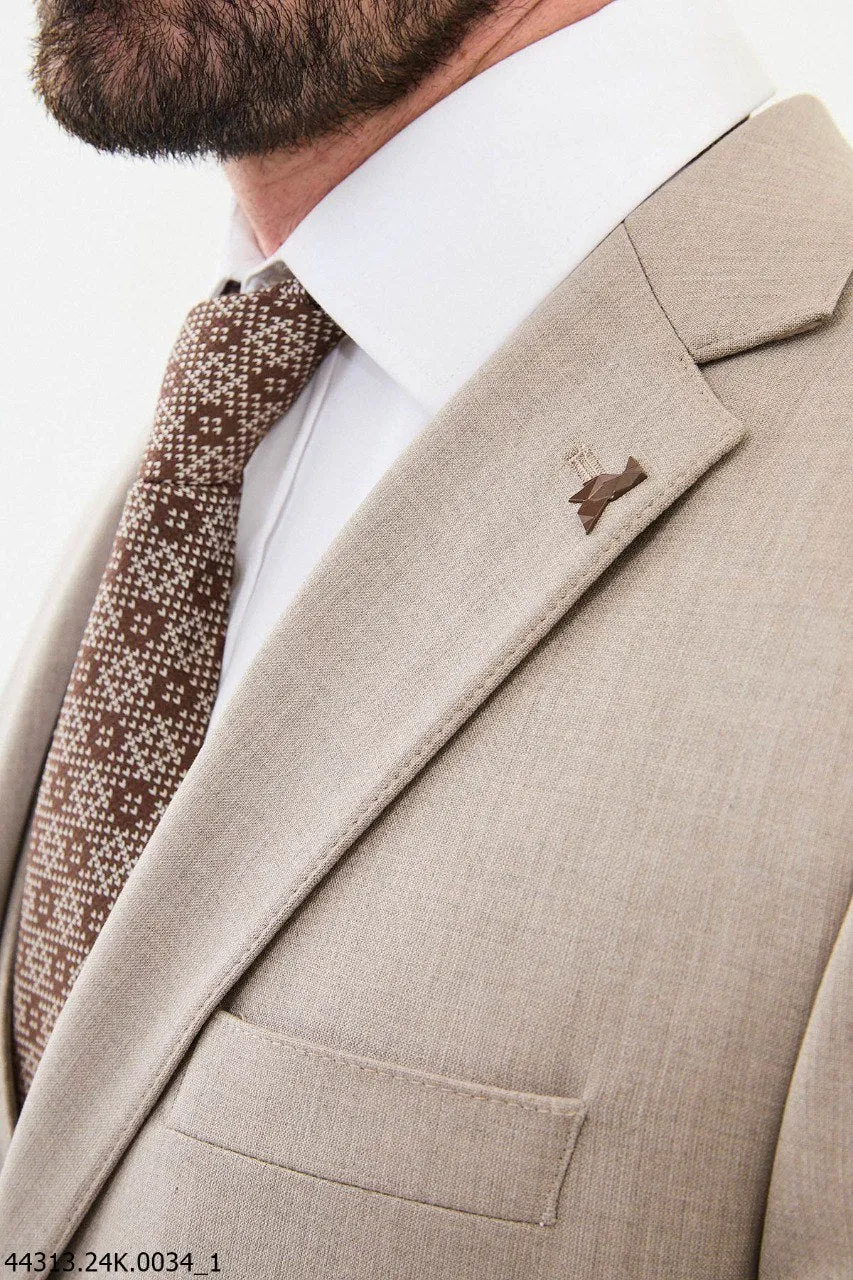 Men's Beige Three-Piece Suit – Elegant Winter Formal Wear for Weddings, Business, and Seasonal Celebrations.